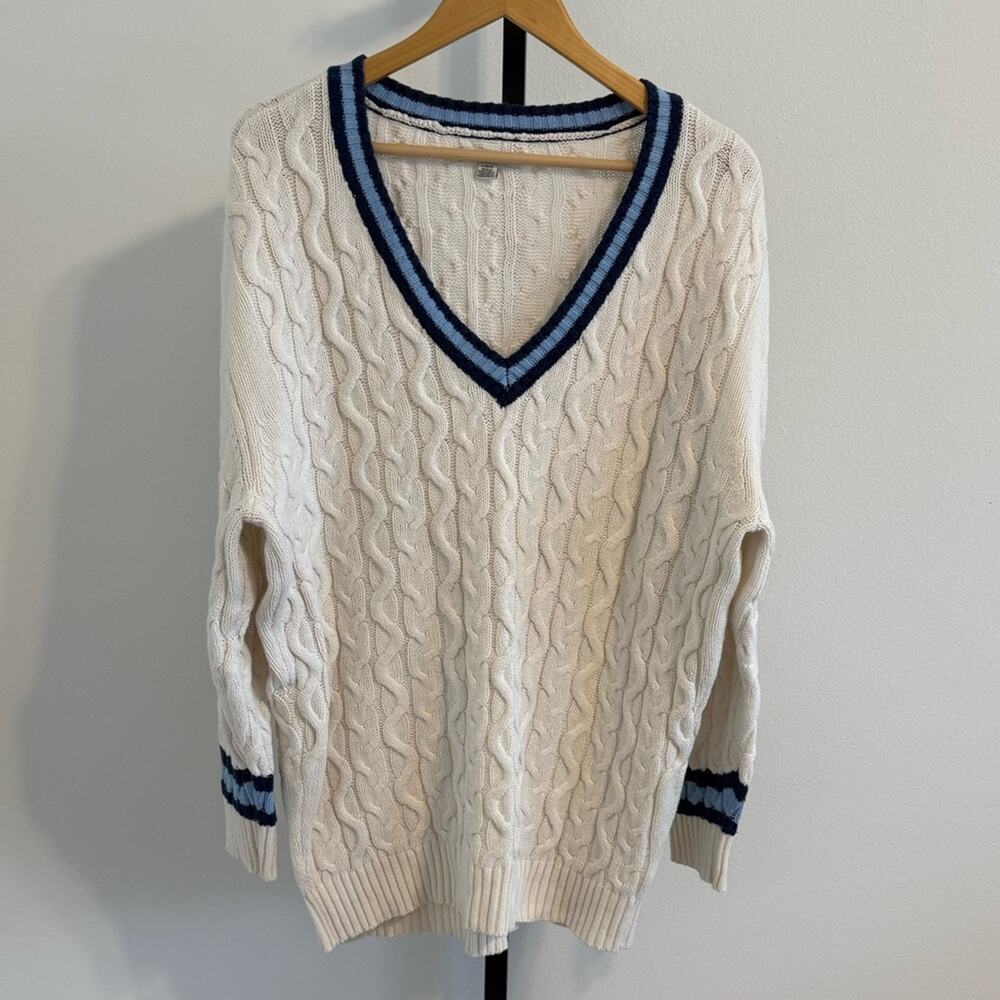 American Eagle Outfitters Cable Knit V-Neck Sweater Large Academia Fisherman